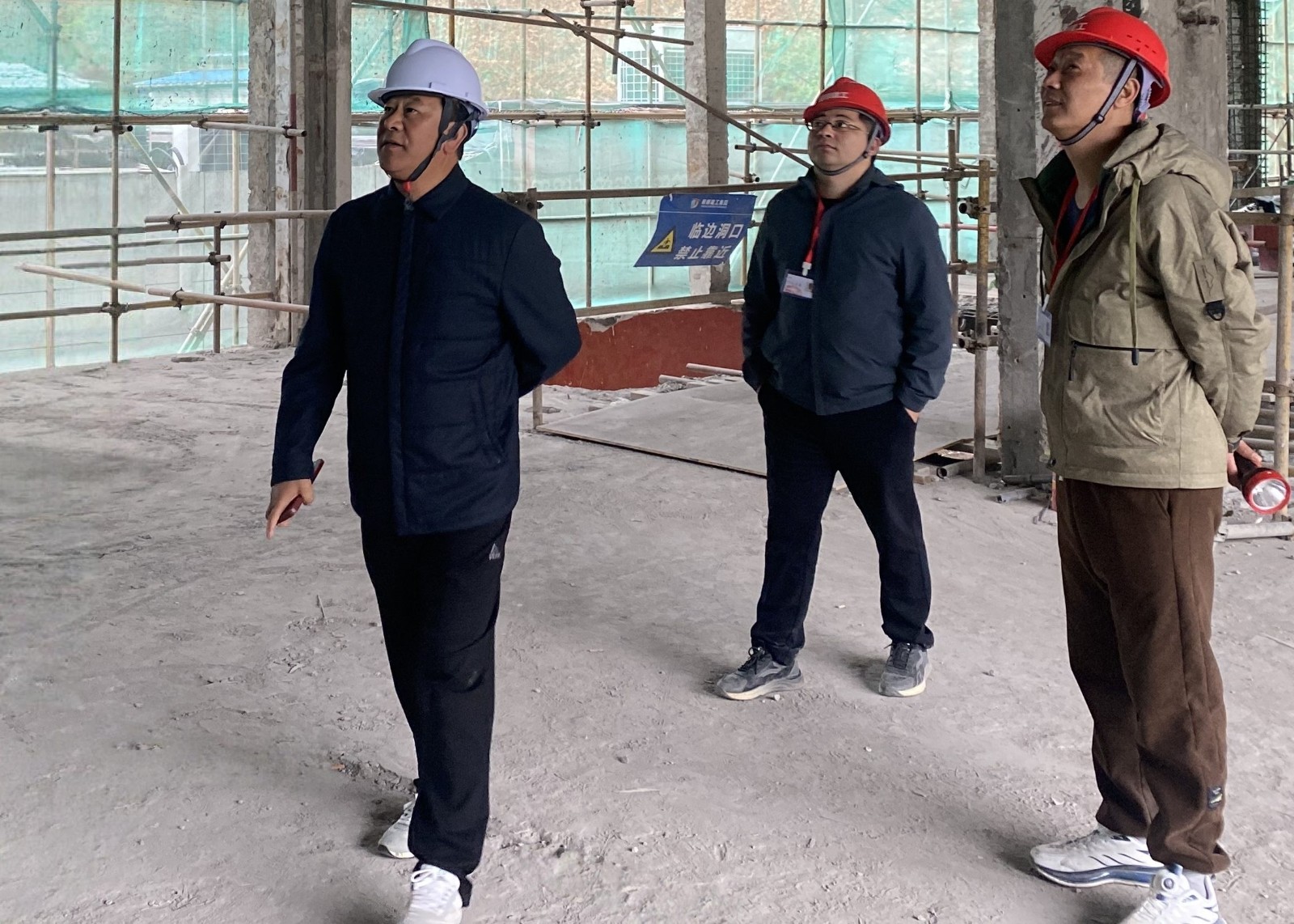 李易順董事長帶隊視察浙江省軍區杭州退休干部休養所改造工程 督導安全生產與質量管控