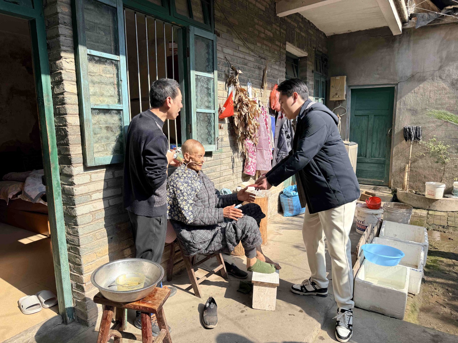 情暖寒冬,心系民生——易順建工集團(tuán)開展困難黨員及群眾慰問活動(dòng)